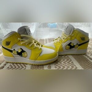 Air Jordan 1 MiD Dynamic Yellow Flower